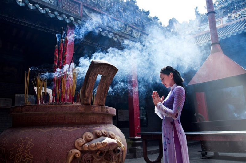 Giữ gìn sự tôn nghiêm khi đến tham quan đền, chùa