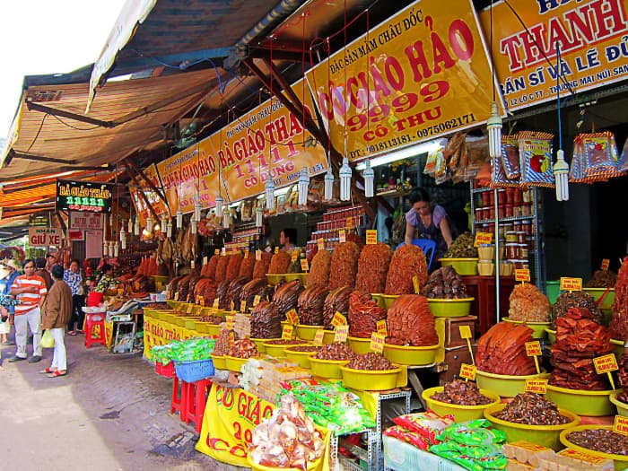Chợ Châu Đốc với đa dạng các loại mắm