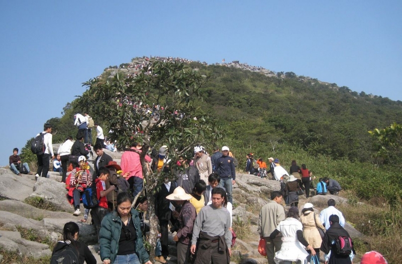 Đoàn người hành hương về Yên Tử