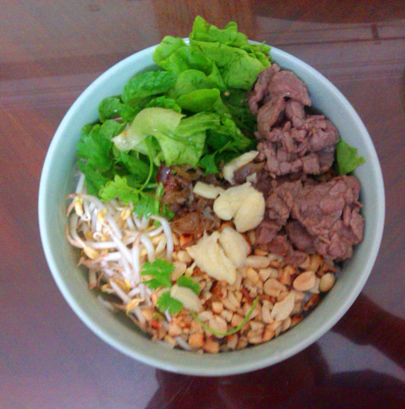 Bún bò Nam Bộ