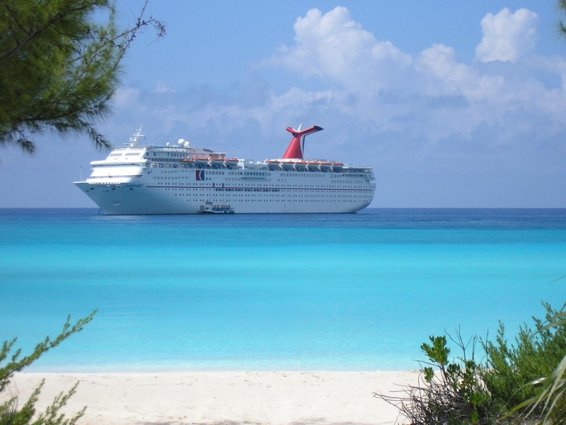 Du thuyền trên đảo Half Moon Cay.