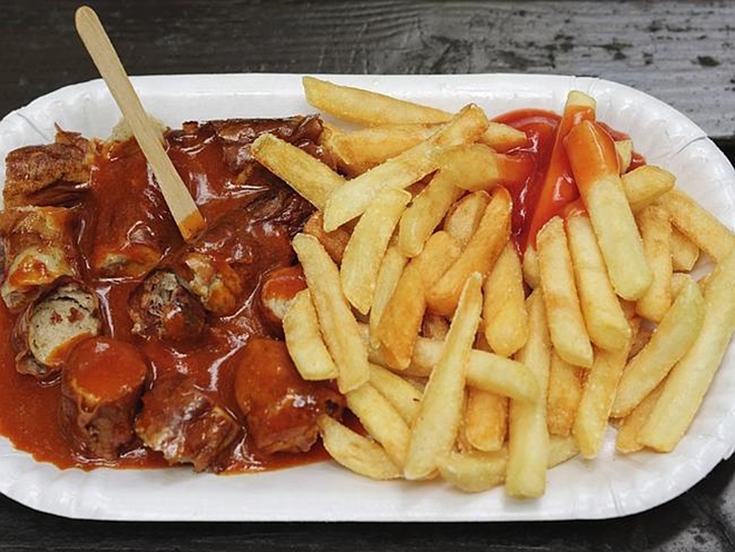 Xúc xích Cà Ri Currywurst