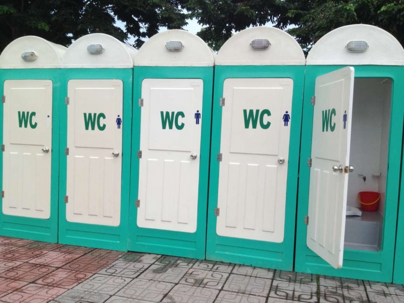 Có rất ít toilet công cộng