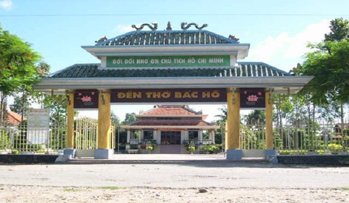 Cổng vào đền thờ Bác Hồ