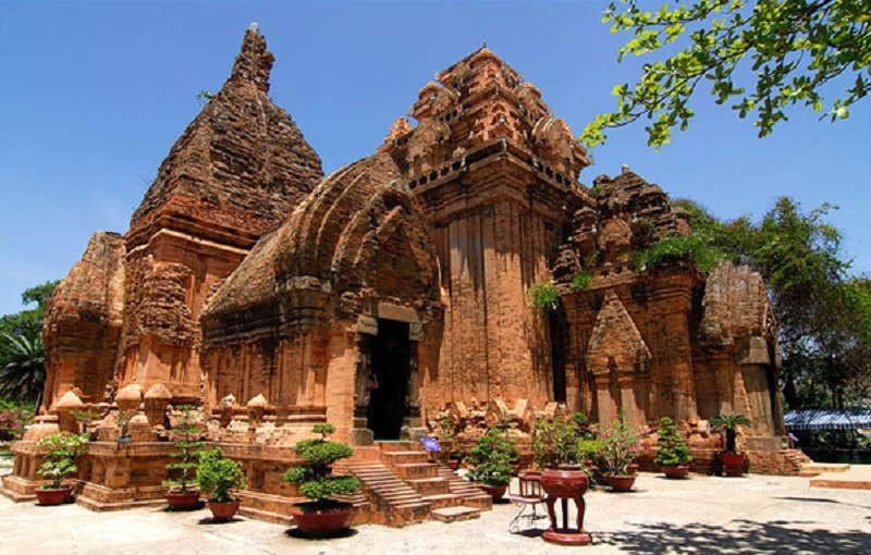 khu di tích Tháp Bà Ponagar