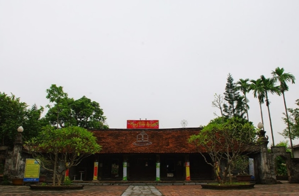 Mặt tiền Chùa Chuông