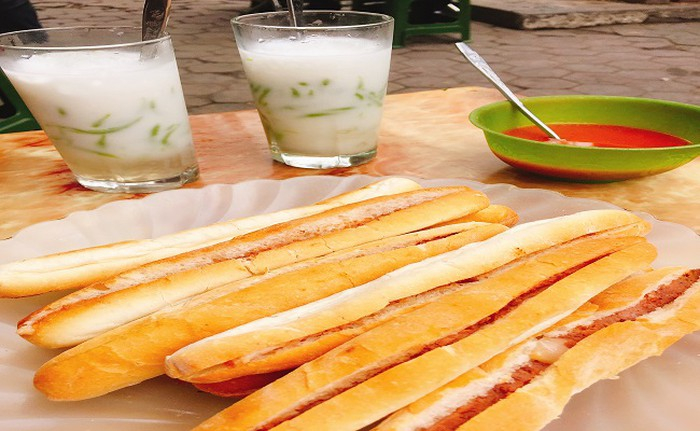 Bánh Mì Pate Cay - 28 Đinh Tiên Hoàng