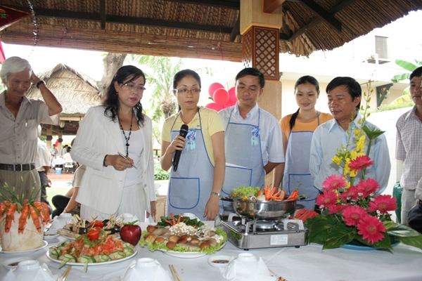 Chuyên gia Diệu Lý làm giám khảo chấm thị trong Lễ Hội Ẩm Thực