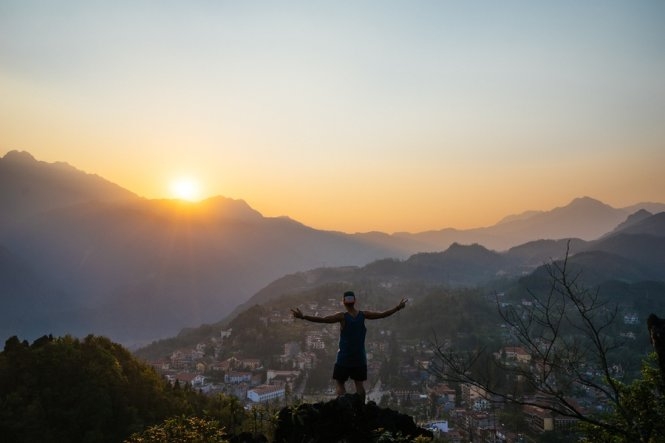 Ngắm toàn cảnh Sapa trong ánh hoàng hôn từ đỉnh Hàm Rồng