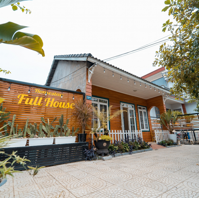 Full House Homestay