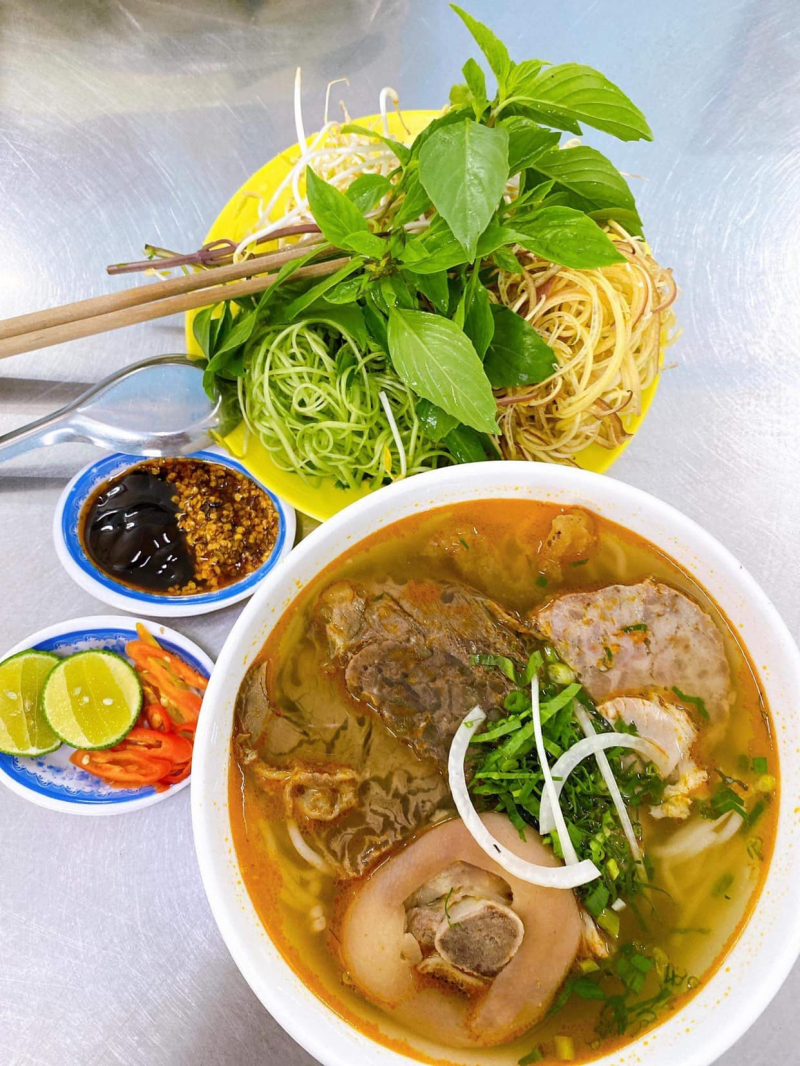 Bún bò Huế Huỳnh Châu