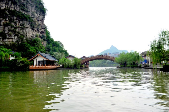 ó còn là một trong những hòn đảo có sự đa dạng sinh thái nhất, thuộc quần đảo được mệnh danh là một thiên đường du lịch và nghỉ dưỡng trên biển.