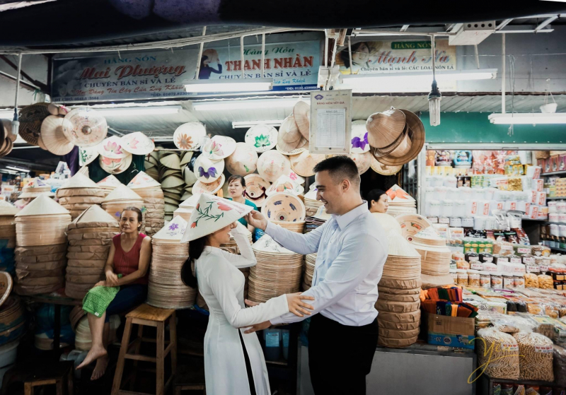 Chợ Đông Ba là điểm đến có sức hút đặc biệt, mà dường như đã quá quen thuộc với du khách dù vào ngày nắng hay mưa, dù hành trình thăm Huế dài hay ngắn.