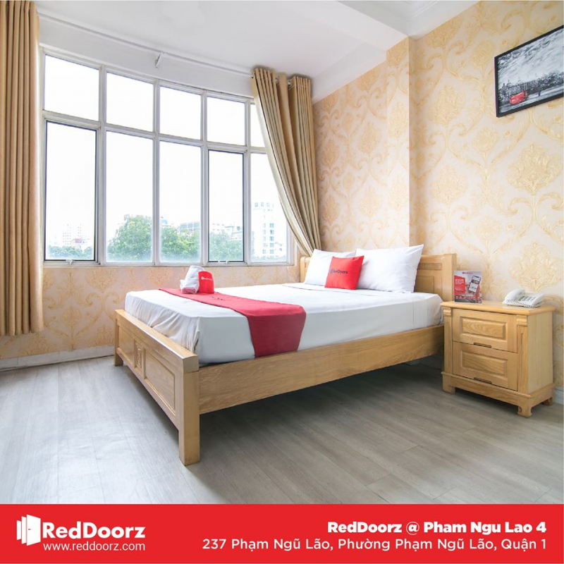 RedDoorz Plus near Nguyen Hue Street