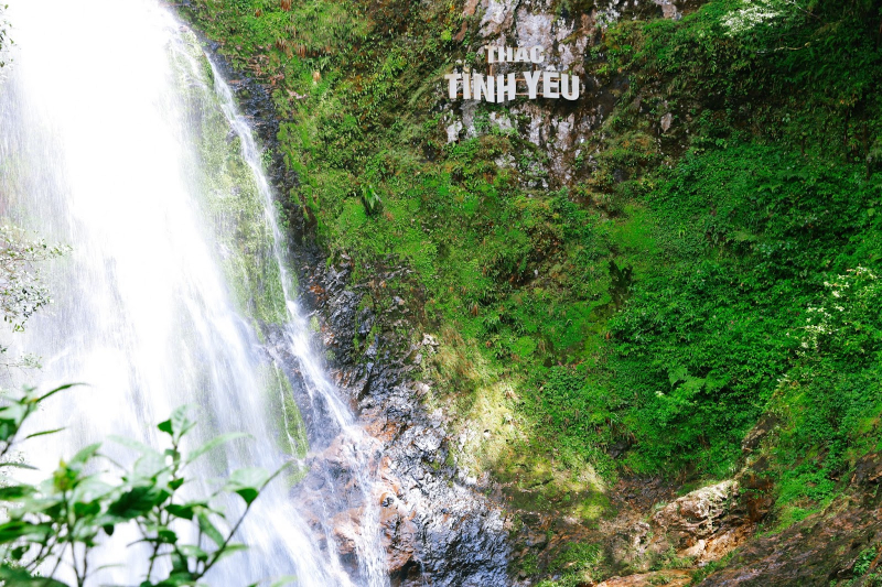 Thác Tình Yêu, suối Vàng