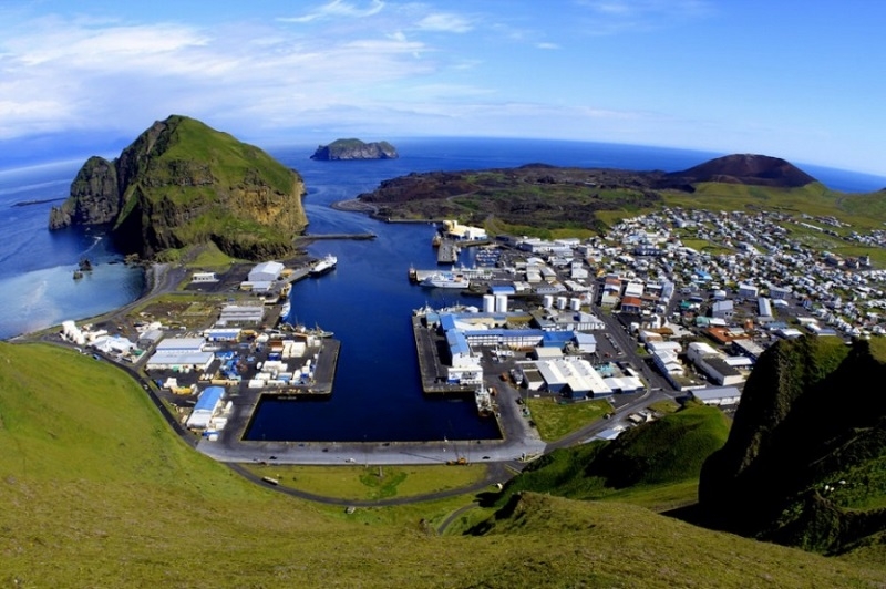 Thị trấn Vestmannaeyjar nhìn từ trên cao