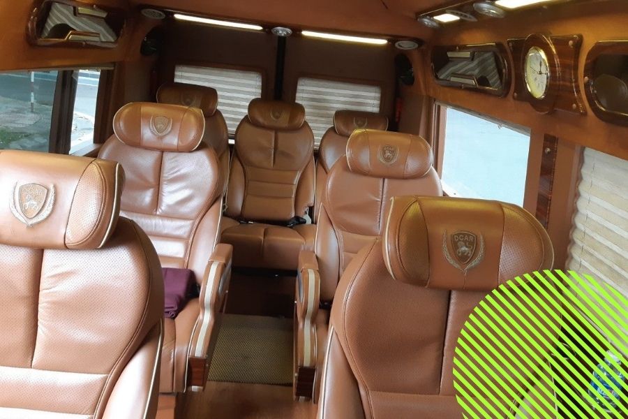 Không gian nội thất bên trong xe limousine