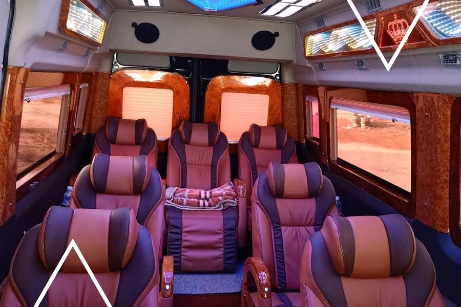 Trang thiết bị tiện ích bên trong xe limousine xuân tráng