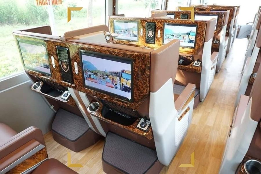 Tiện ịch bên trong xe limousine bảo yên vip