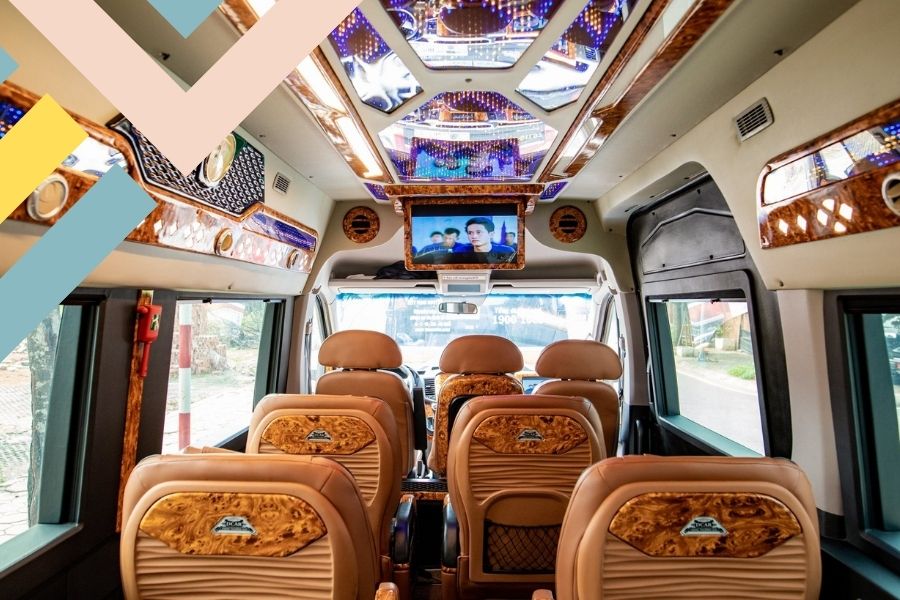 Không gian nội thất bên trong xe limousine hoàng phú