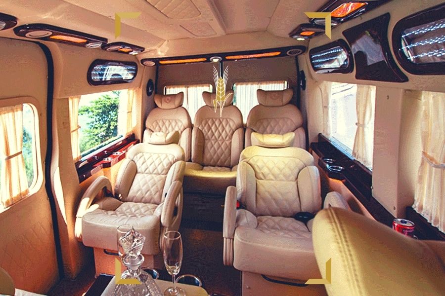 Không gian nội thất bên trong xe limousine hav