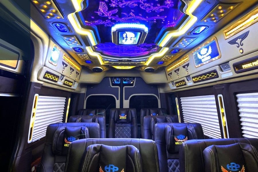 Nội thất ghế cao cấp xe limousine phong phú 