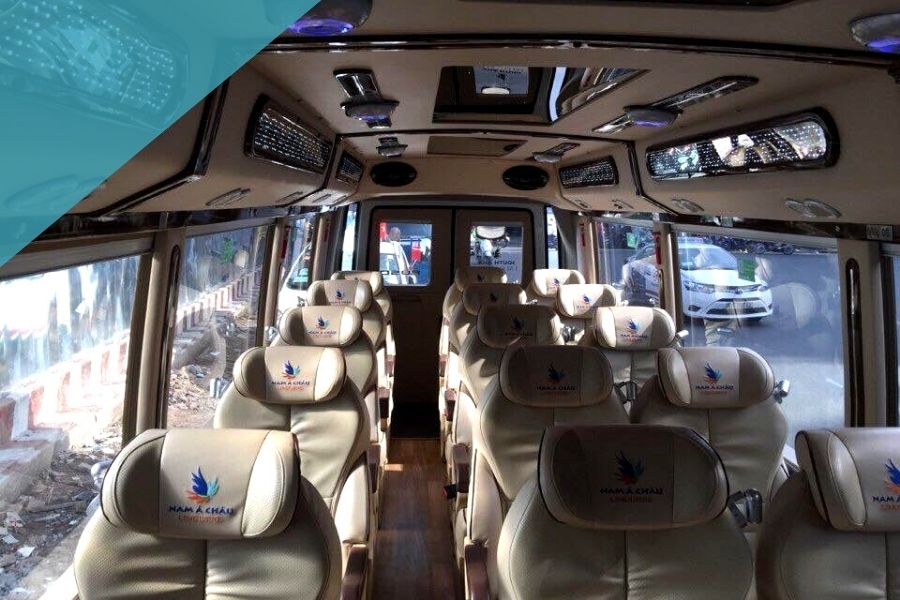 Không gian nội thất bên trong xe limousine