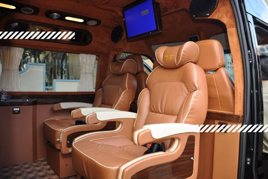 Ghế ngoài sang trong xe limousine