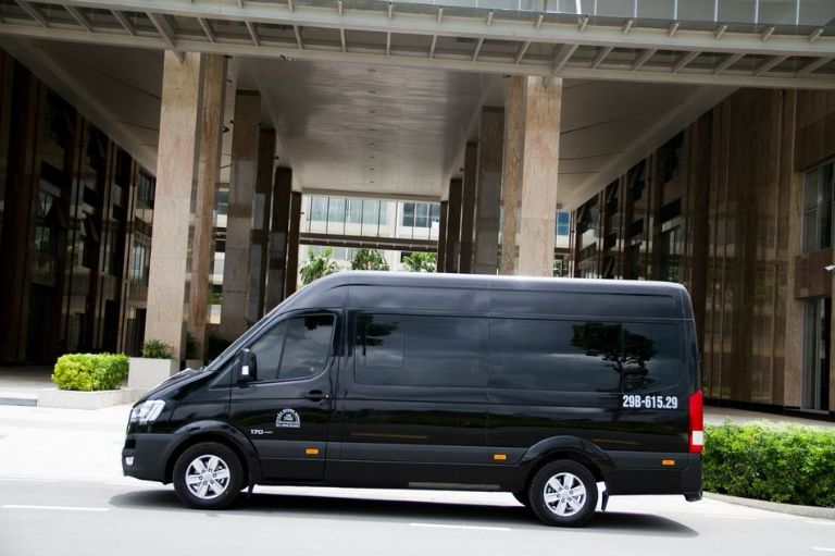 Xe Tiến Thịnh Limousine. 