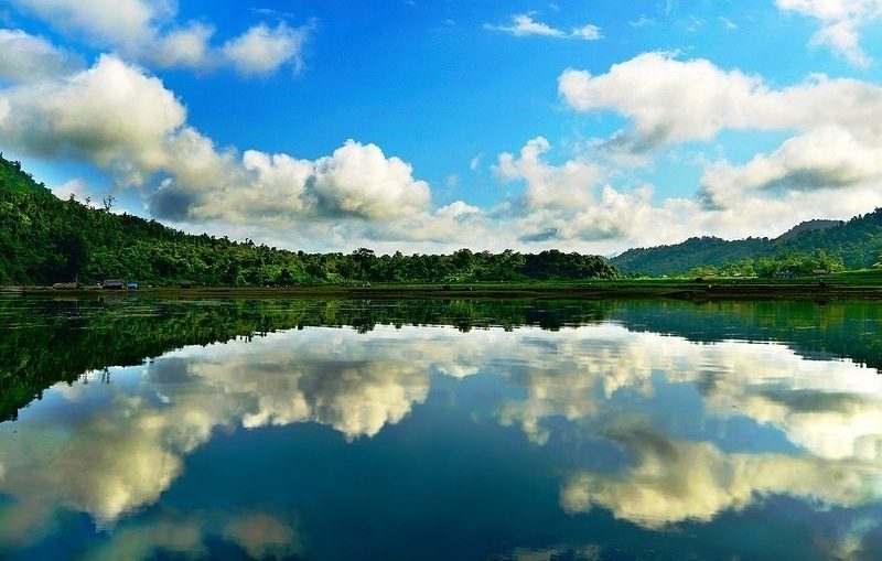 Cảnh sắc hồ Noong mùa nước dâng