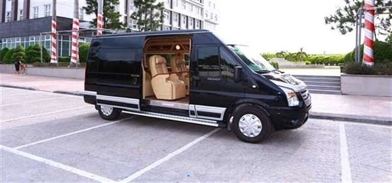 Có rất nhiều nhà xe limousine hoạt động trên tuyến đường Hà Nội - Lào Cai 