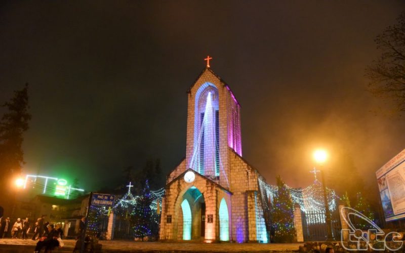 Nhà thờ đá về đêm