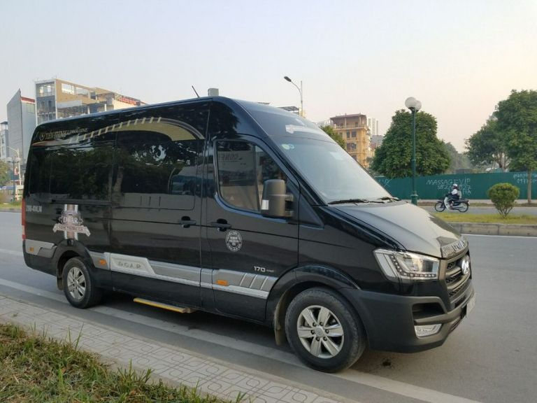 Nhà xe Khắc Hưng Limousine.