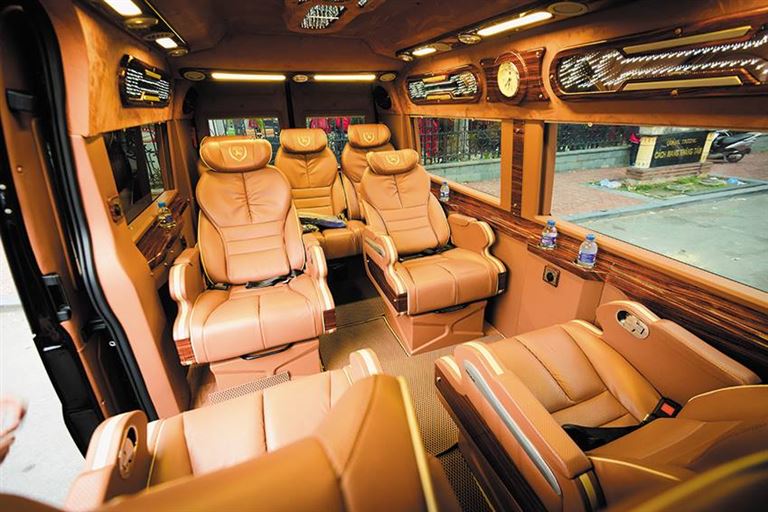 Xe Hùng Dũng limousine có tiện nghi vô cùng hiện đại khiến khách hàng cực kỳ hài lòng. 