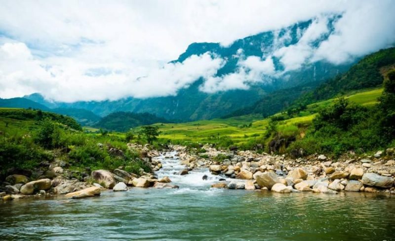 Khung cảnh suối Giàng Yên Bía