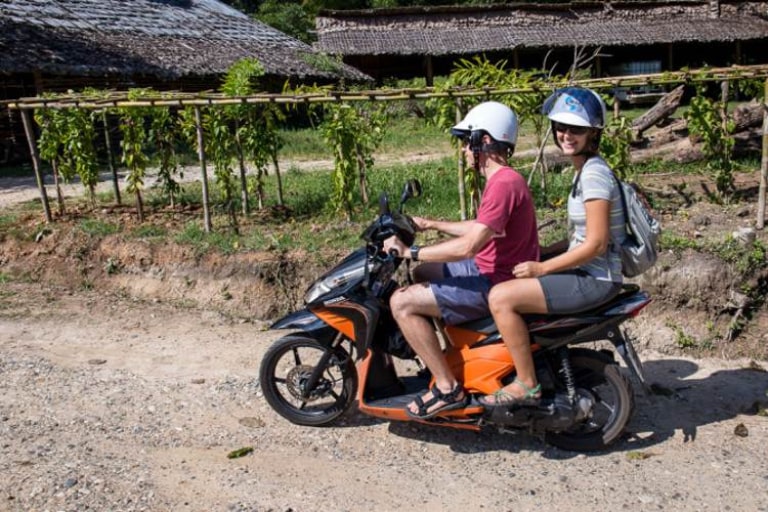 Xe máy là phương tiện di chuyển dễ dàng nhất