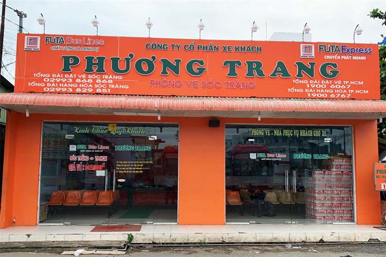 Phương Trang có hệ thống văn phòng nhà xe rất khang trang, đẹp đẽ thể hiện phong cách làm việc chuyên nghiệp và chỉn chu của mình.