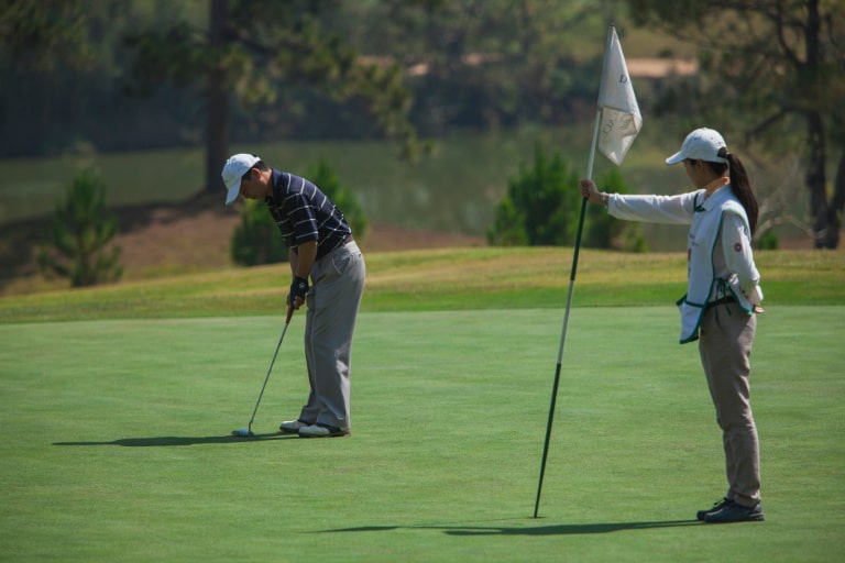 Sân golf đạt chuẩn