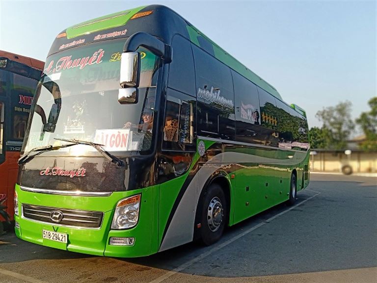 Xe khách A Thuyết có hai chuyến một ngày phục vụ khách hàng trên tuyến đường Nha Trang Hà Tĩnh.