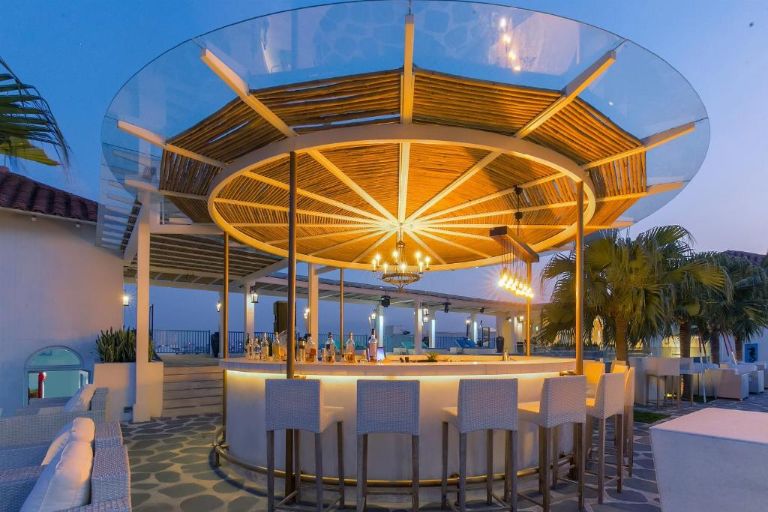 Quầy bar Kapari Wine tại resort Risemount Đà Nẵng