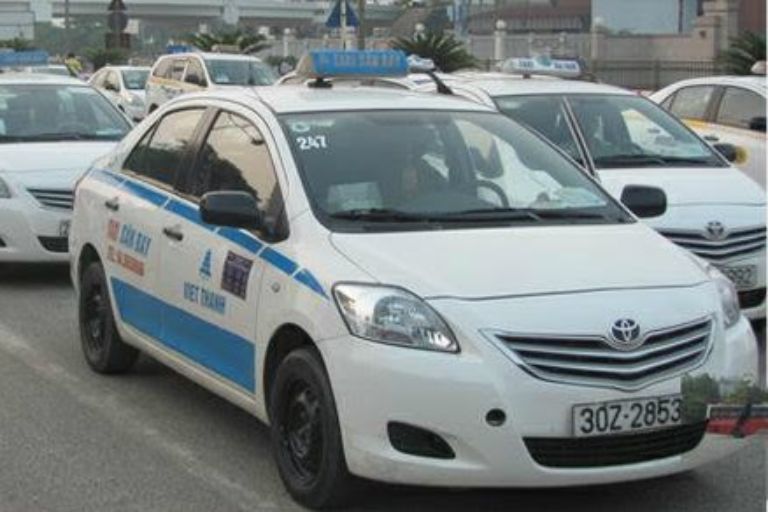 Xe taxi Quang Minh sân bay Vân Đồn đi Hạ Long