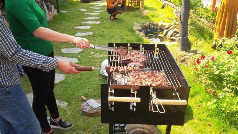 Khu sân vườn tổ chức BBQ