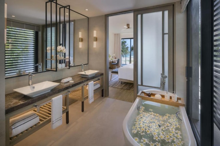 Nhà tắm tiện nghi của resort Melia Hồ Tràm