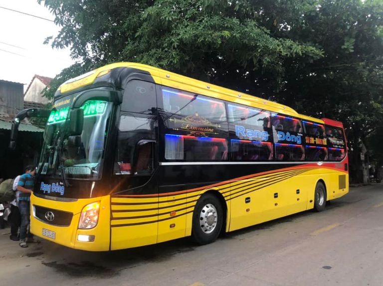 Rạng Đông Busline là hãng xe quen thuộc trên tuyến Sài Gòn – Bình Định (Nguồn: Tadiha)