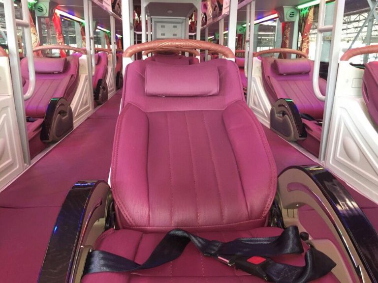 Xe giường nằm được thiết kế đạt chuẩn, bên ngoài bọc da mang đến cảm giác êm ái và thoáng mát cho hành khách 