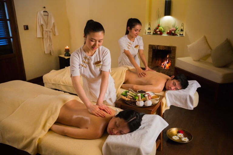 Đội ngũ chuyên viên spa cao cấp tại resort Đà Lạt