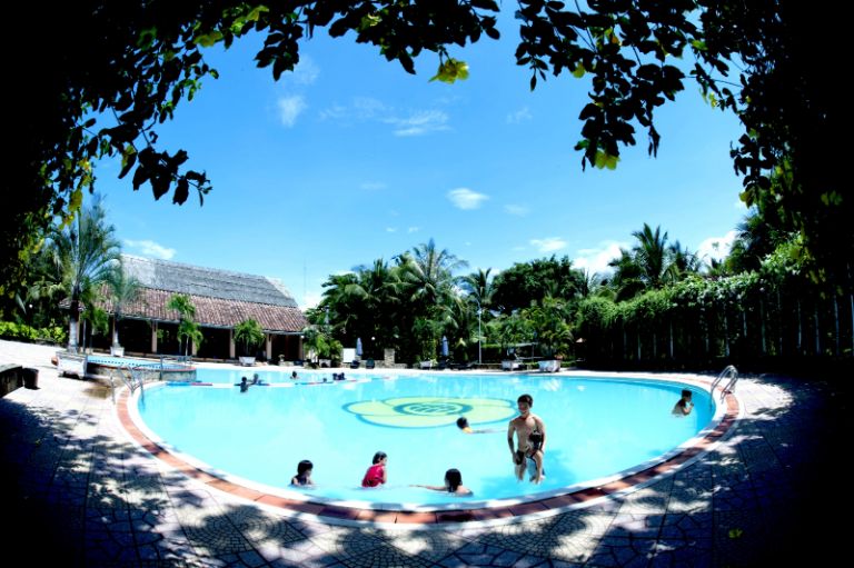 Hồ bơi tại resort Cần Giờ