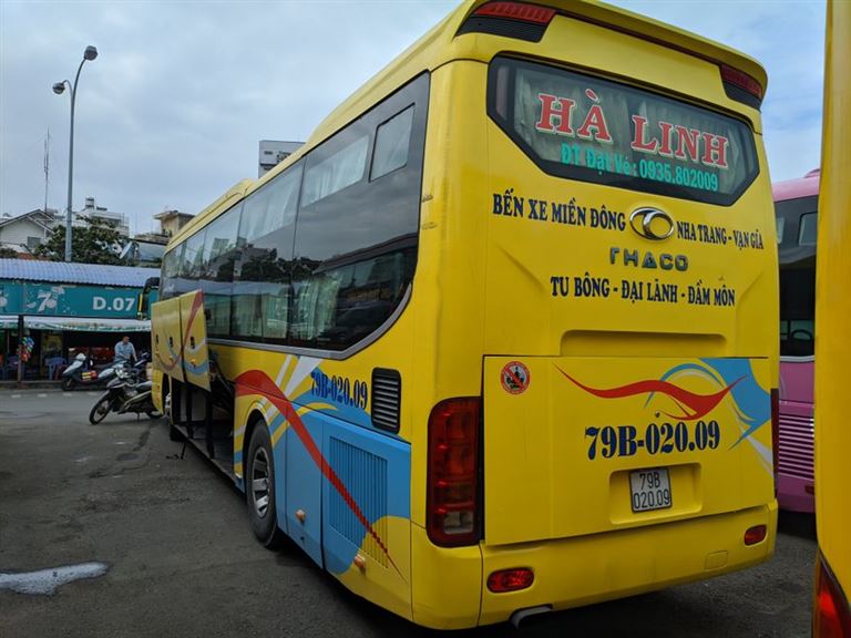 Hà Linh cam kết chạy đúng lộ trình, xuất phát đúng giờ, trả khách đúng nơi, không đón khách dọc đường và chở quá số lượng người quy định. 