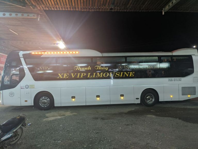 Xe limousine Sài Gòn Bình Định. 