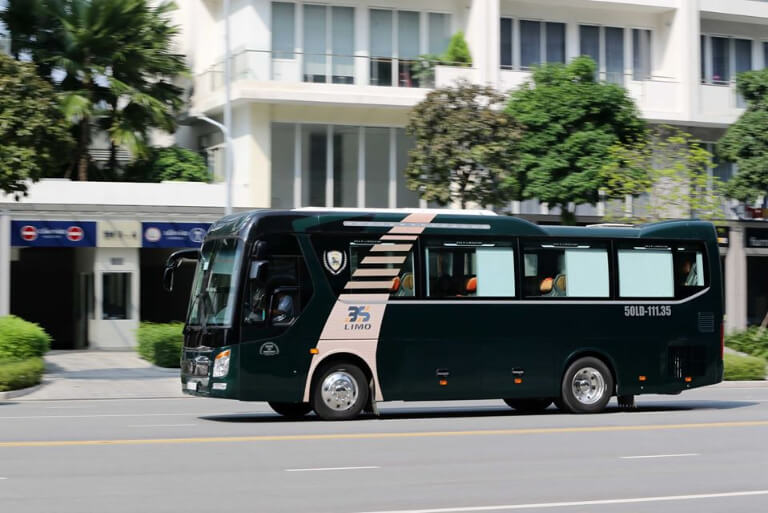 Xe limousine Sài Gòn Bình Định. 